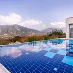 Villa Iremia, Piscine A Debordement & Vue Panoramique *