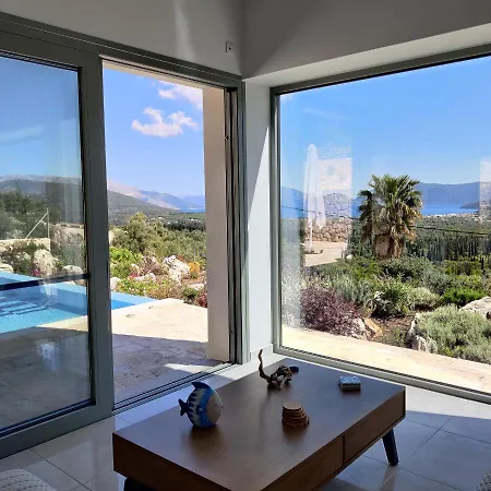 וילה Iremia, Piscine A Debordement & Vue Panoramique Chaliotata
